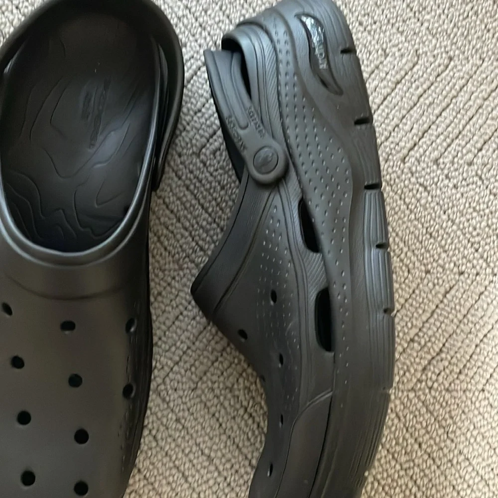 SKECHERS Men's Black Clogs